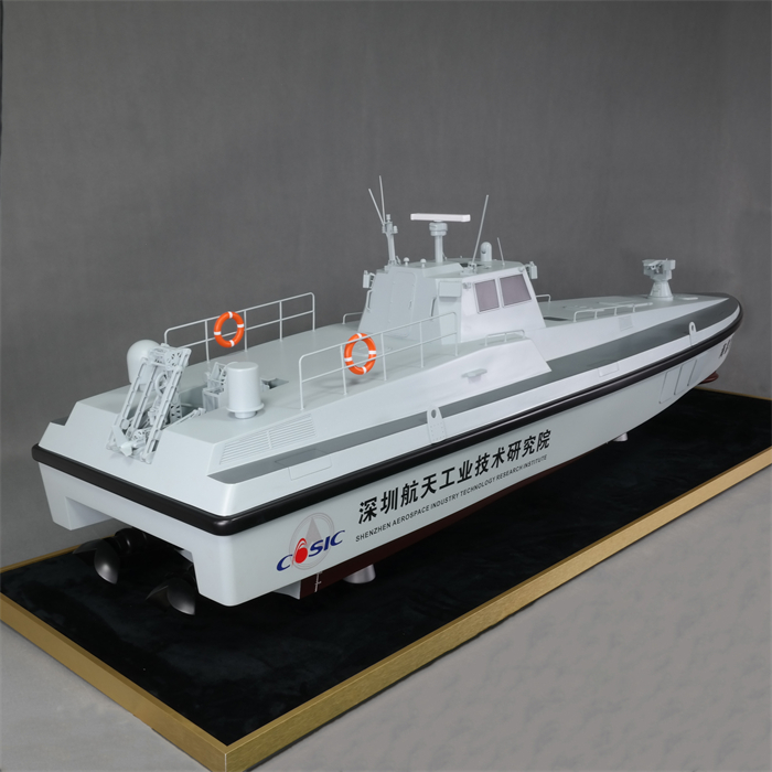 海艺坊集装箱船模型工厂，电话：0755-85200796，我们生产制作各种比例仿真船模型，船模货柜船模型定制定做,创意船模集装箱船模型订制订做,集装箱船模型定制颜色,创意船模货柜船模型生产厂家等，欢迎各大船厂咨询合作。